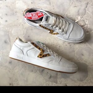 NEW, UNWORN, AUTHENTIC VANS IN THE BOX - MEN'S SIZE 11, WOMENS SIZE 12.5